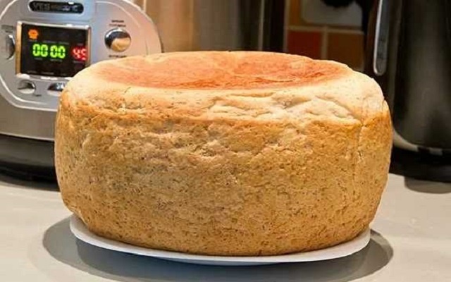 Вкусный хлеб в мультиварке рецепты. Выпечка хлеба в мультиварке. Хлеб из мультиварки. Дрожжевой хлеб в мультиварке. Мультиварка для хлеба.